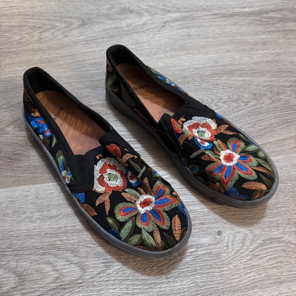 Baretraps Beech Embroidered Slip On Sneaker Black Floral 9.5 Women’s - Picture 1 of 7